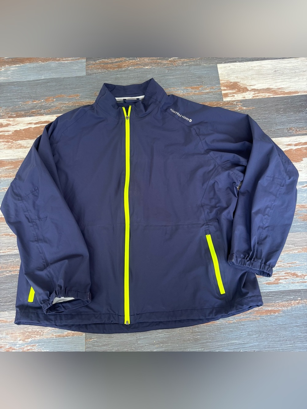 Vineyard Vines Men’s Performance Navy Raincoat with Neon Yellow Accents Size XXL